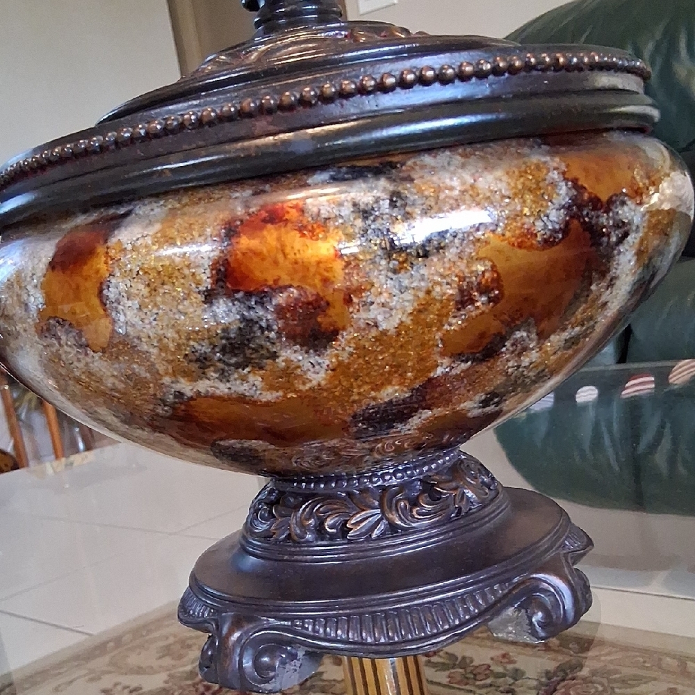 The Perfect Purse/Makeup Bowl. Elegant Decorative Bowl With Red Velvet Inside. - Picture 3 of 16
